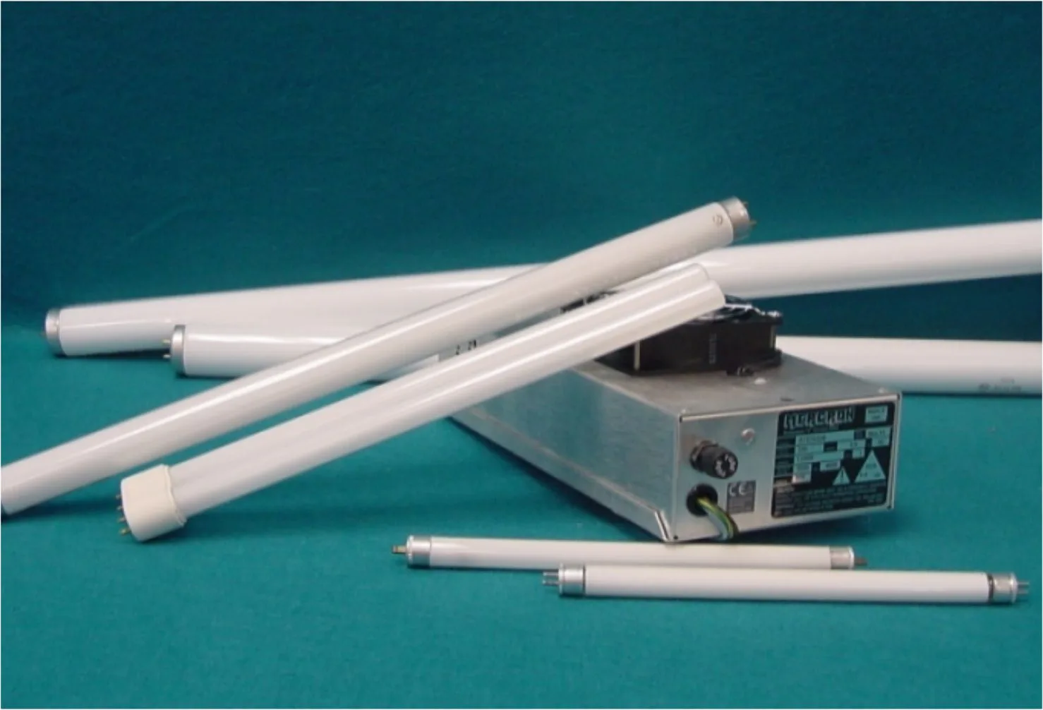 lampu listrik berbentuk tabung panjang