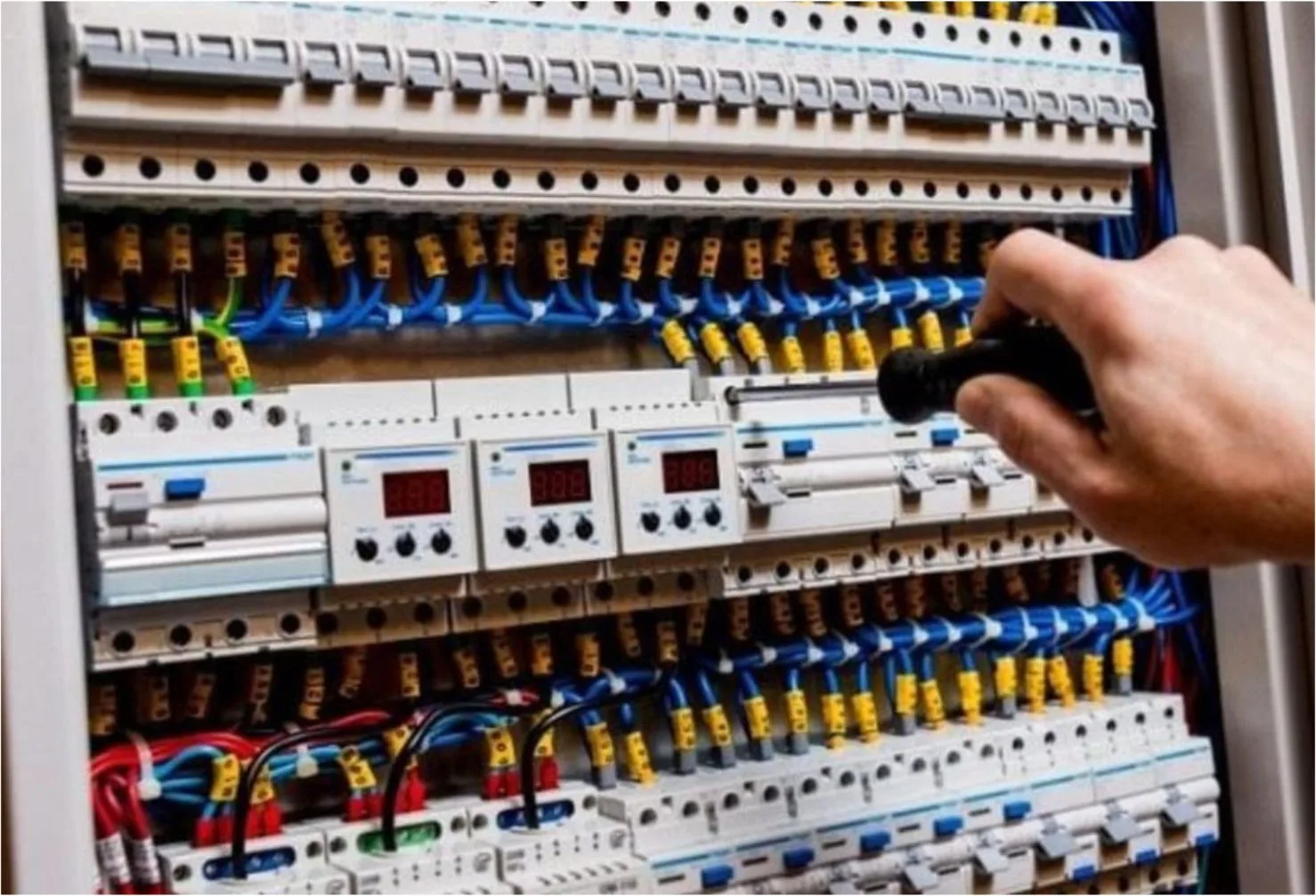 panel distribusi listrik