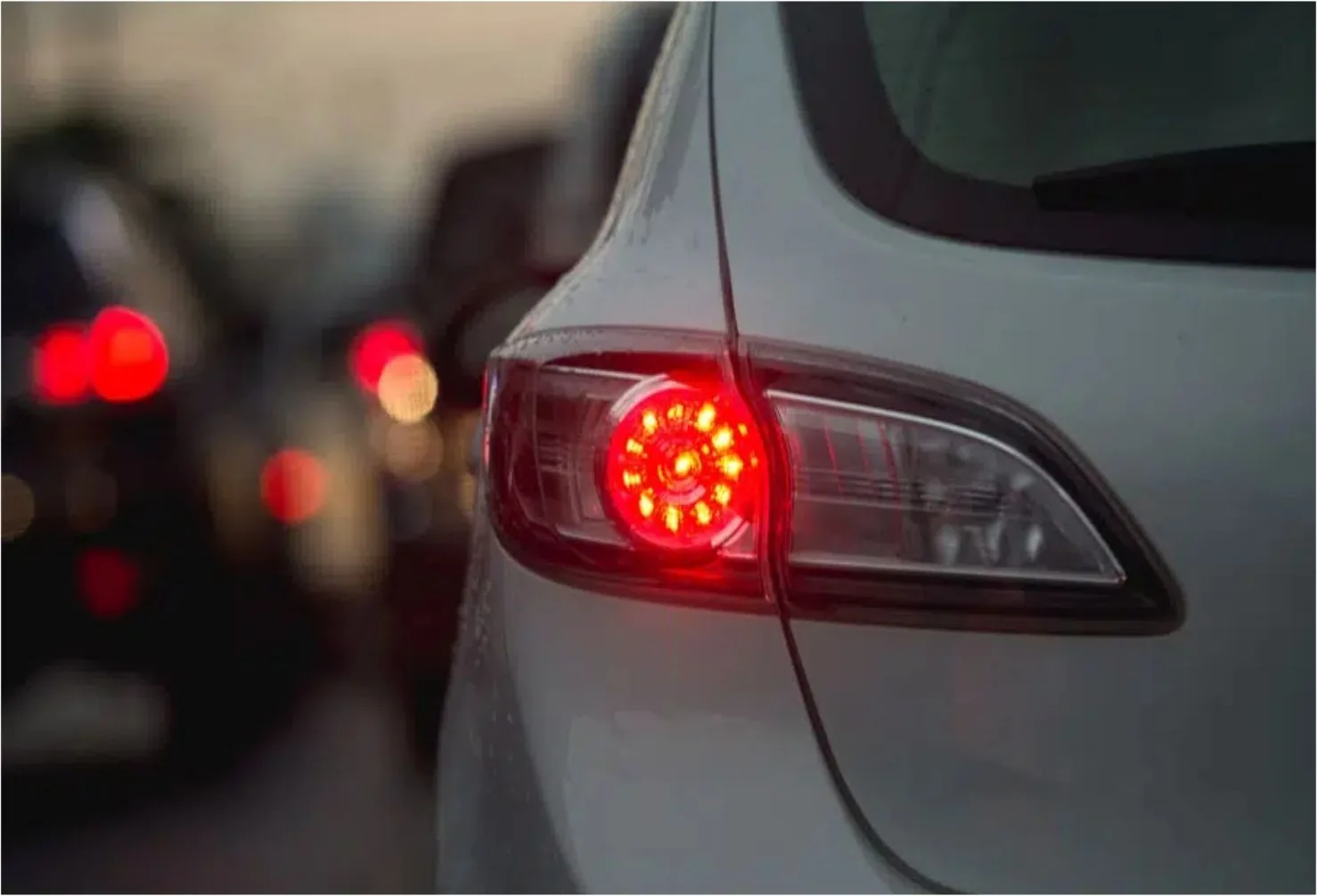 lampu rem mobil nyala terus